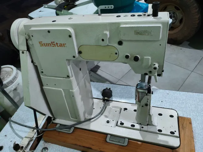 Vendo máquina de costura industrial de coluna mecânica sunstar km857