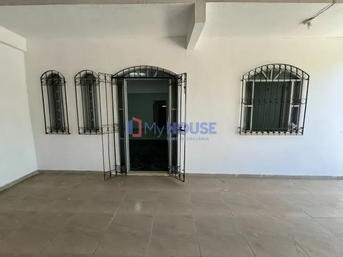 EXCELENTE CASA A VENDA, EM ILHEUS BAHIA, PRÓXIMO À PRAIA DOS MILIONÁRIOS, POSSUI CÔMODOS E