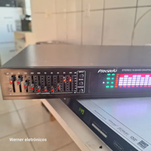 Equalizador EQ665 com analizador de spectro