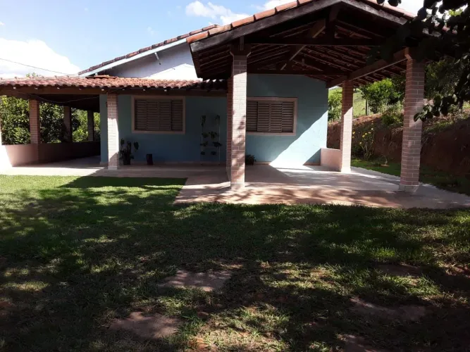 Sítio com Casa Sede e Casa de Caseiro em São Luiz do Paraitinga/SP..