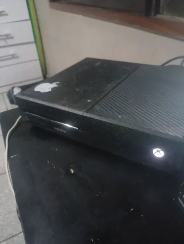 Vendo Xbox one 450 pra ir rápido, tenho jogos para vender, (controle único)