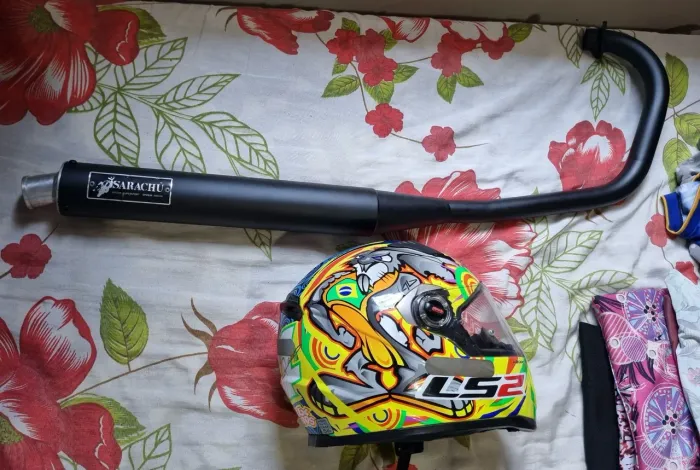 Vende-se Escapamento Sarachú para moto titan 150  *