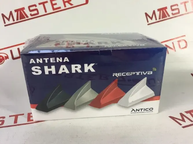 antena para teto tubarão na cor preta instalada no seu carro