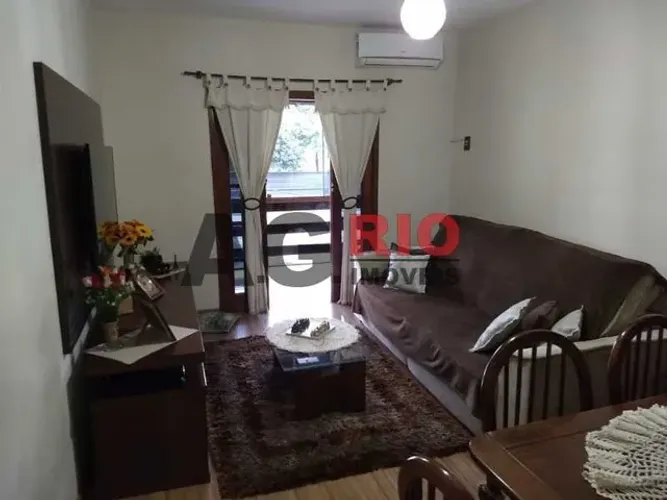 Casa em Condomínio : Triplex / Residencial / Jardim Sulacap