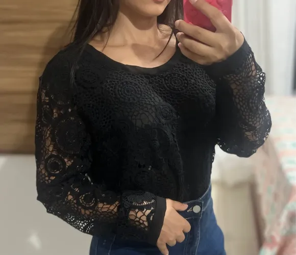 Blusa de renda preta feminina