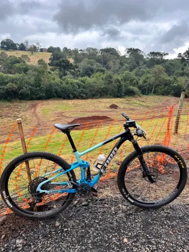 Bicicleta full suspensão carbono Edro range 