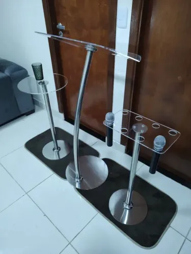 Vendo púlpito em aço inox com acrílico....