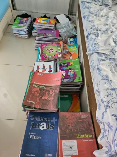 Doa-se livros escolares 