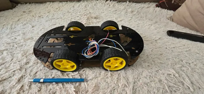 Plataforma robótica com 4 rodas c/ redução.