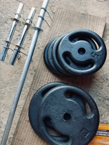 Kit com 40 kg de Anilhas e três barras com presilhas