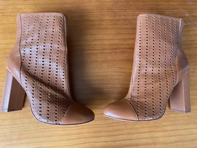 Bota Cano Curto Morena Rosa nro 35 de R$ 499 por R$159 !!!