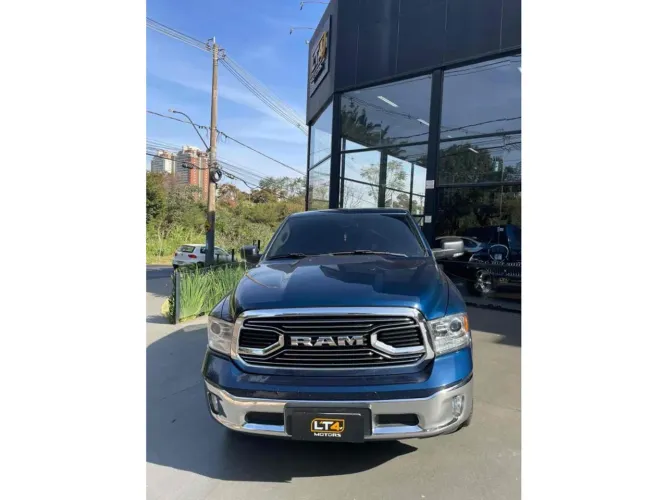 Ram Classic 2023 5.7 v8 gasolina laramie cd 4x4 automático