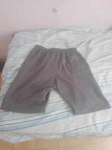 Vendo bermuda de moleton .