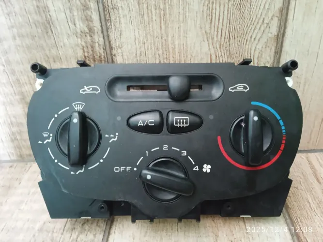 Moldura Central Comando Ar Pegeout 206