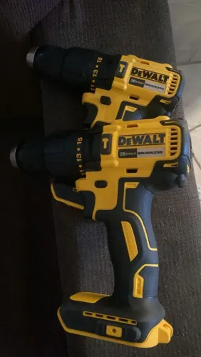 Furadeira e parafusadeira 20v ( só máquina )