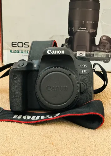 CANON EOS 77D