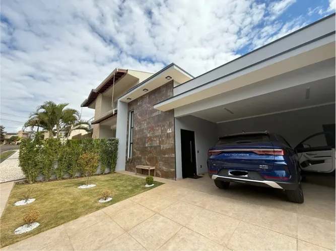 Oportunidade! Casa em Condomínio com piscina