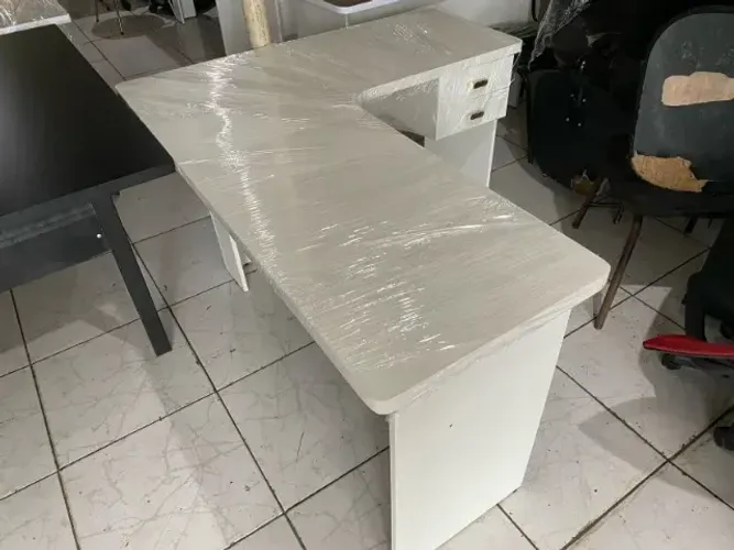 Produto novo - promoção, mesa L branca com 2 gavetas- frete grátis