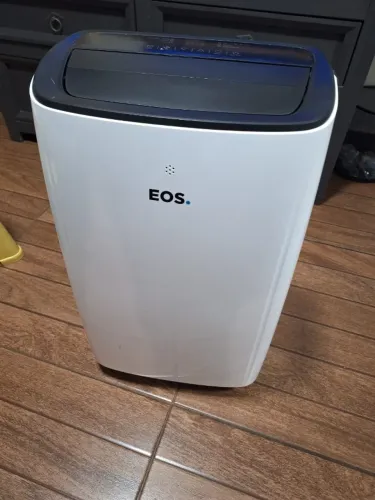 Ar-condicionado portátil EOS EAP12F de 12.000 BTU/h com controle