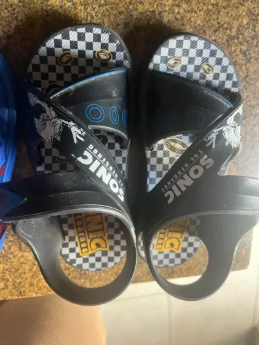 02 Sandálias fechada masculina Sonic e homem aranha