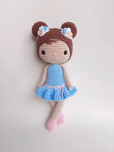 Boneca de crochê amigurumi