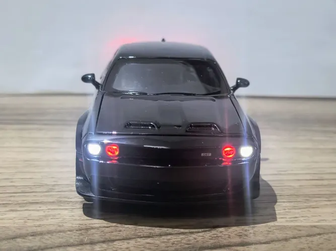 Dodge Challenger Escala 1:32 Miniatura de ferro 
