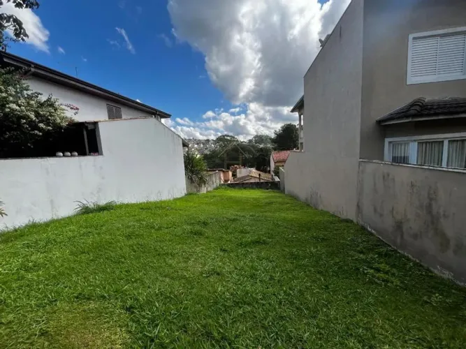 Terreno à venda em Cotia, Chácara Ondas Verdes, com 300 m², Condomínio Jardim das Flores