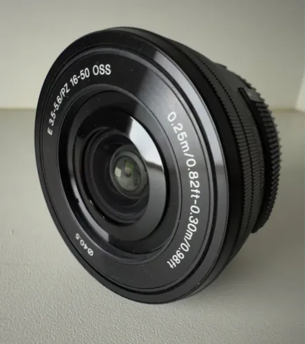 Lente Sony E 16-50mm f/3.5-5.6 PZ OSS