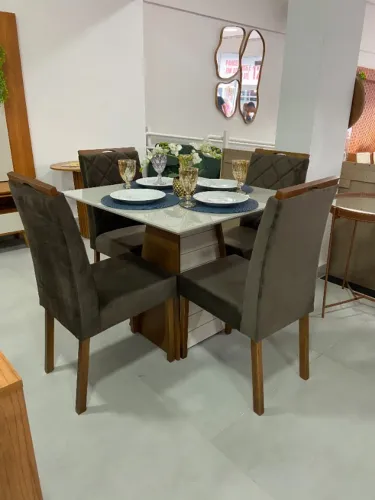 Mesa de jantar 90x90 MDF com tampo laqueado + 4 cadeiras confortáveis