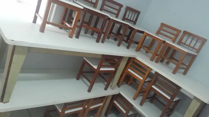 Vende se Mobília Escolar Conjunto de mesa e cadeira