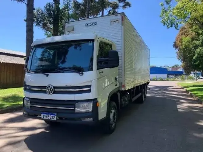 Caminhão Baú Fretes e Mudanças Local e interestadual 