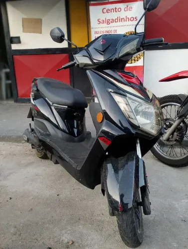Moto elétrica WAZN tipo biz