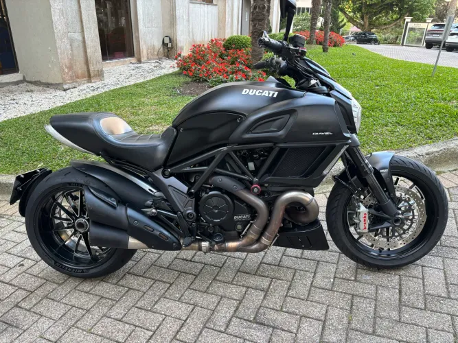 Ducati Diavel Dark Impecável