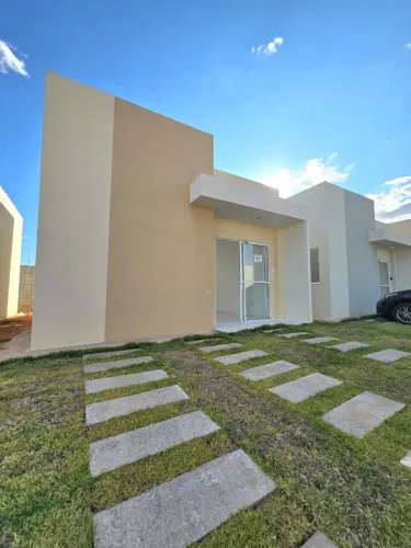 Casa com dois quartos sendo uma suíte 