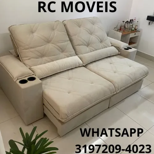 Sofá Retrátil Cuiabá com Porta-Copos - Molas Ensacadas e Estrutura Refletida