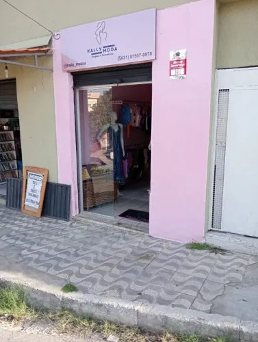 Loja de roupas feminina montada