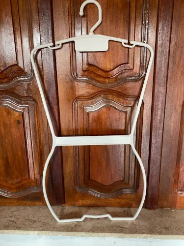 Cabide de corpo adulto 