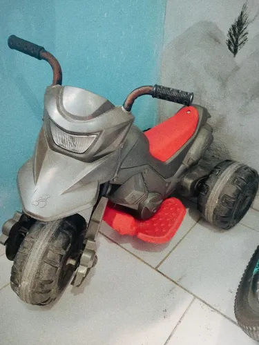 Moto elétrica infantil