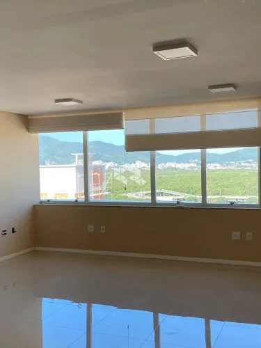 SALA COMERCIAL COM VISTA PARA O MAR NA AGRONÔMICA, FLORIANÓPOLIS