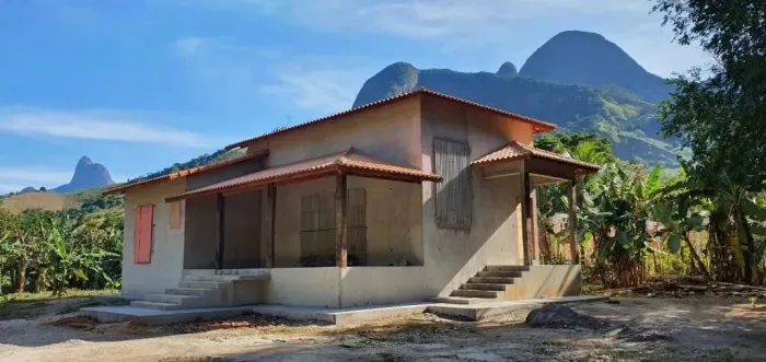 Atlântica Imóveis tem excelente casa com 2 dormitórios à venda, 158 m² - Trapiche - Macaé/