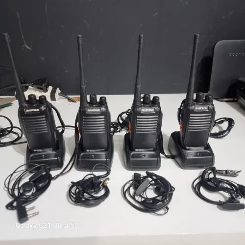 Kit 4 rádio comunicadores Baofeng 