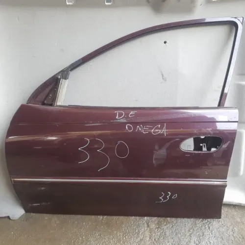 Porta dianteira esquerda Chevrolet Omega 1999 C/detalhes