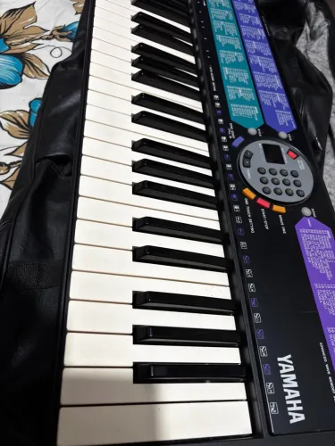 Teclado Yamaha PSR77