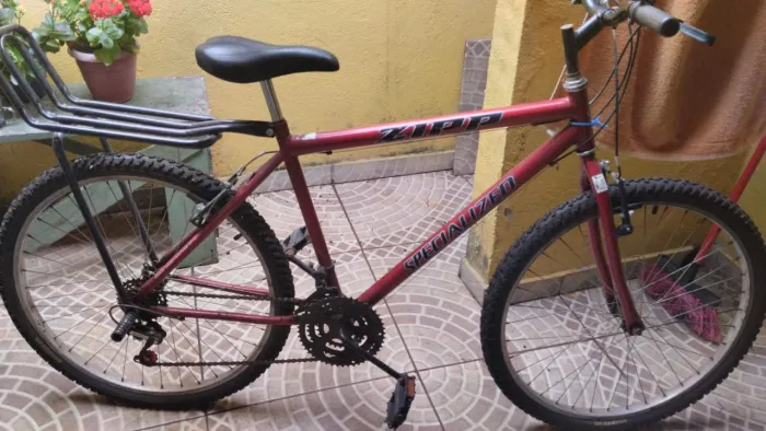 Bicicleta Specialized Zipo seminova aro 26