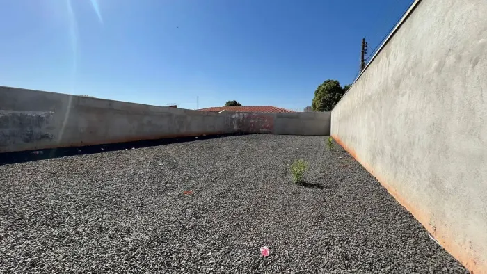 Terreno à Venda no Bairro Santa Marta - 305m²