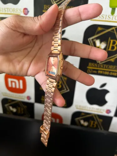 Relógio Feminino Dourado Moderno - Novo