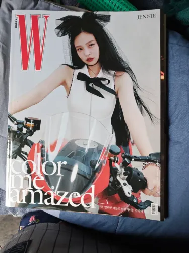 BLACKPINK JENNIE - Revista W KOREA