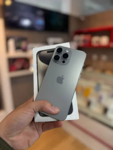 Título: iPhone 15 Pro Max 256GB Titanium Natural Semi Novo com Garantia