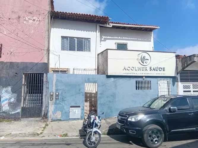 Ponto comercial onde funcionou a Clínica Laboratório.. 