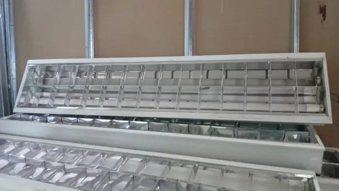 Luminária Calha Comercial Para Lâmpada Tubular Led  124cm luz Branca